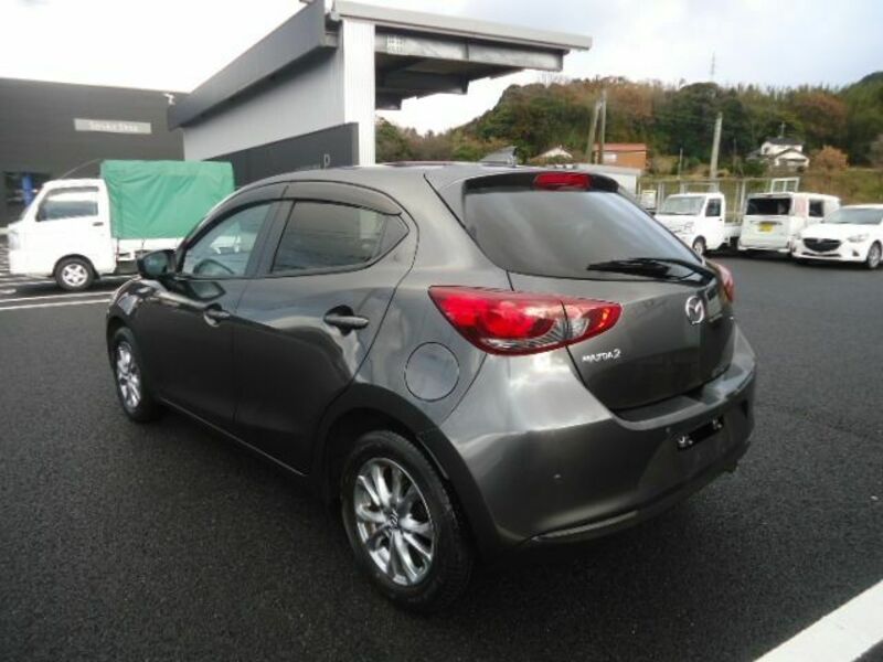 MAZDA2