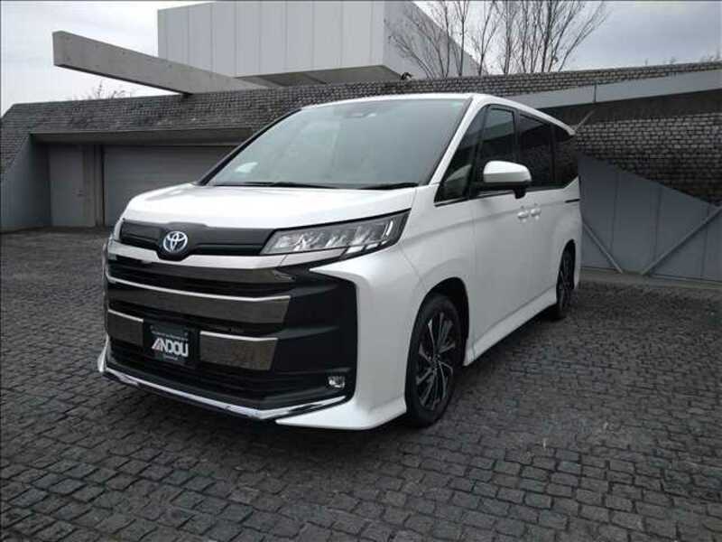 TOYOTA NOAH