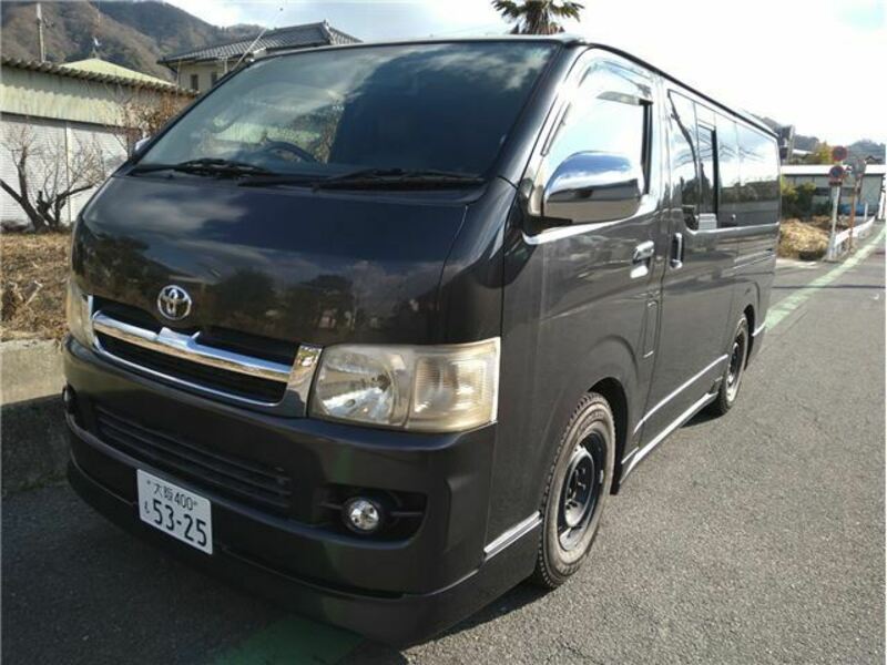 TOYOTA HIACE