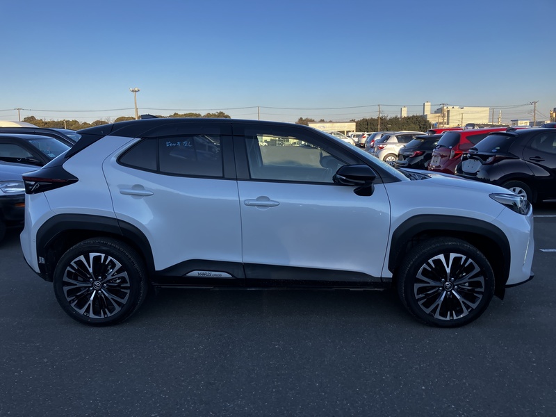 YARIS CROSS