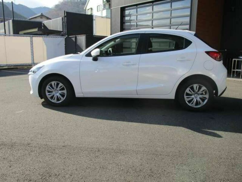 MAZDA2