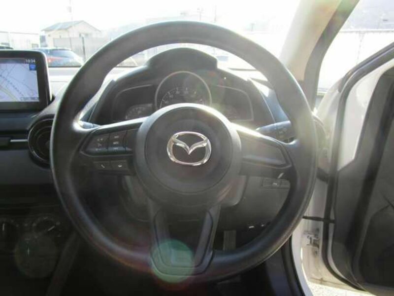 MAZDA2