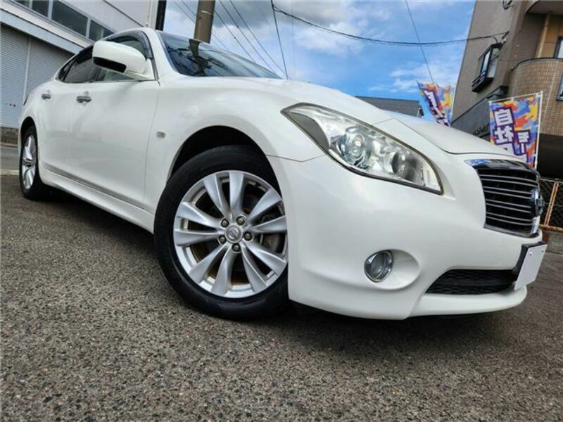 NISSAN FUGA