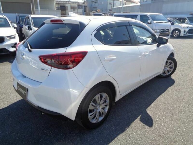 MAZDA2