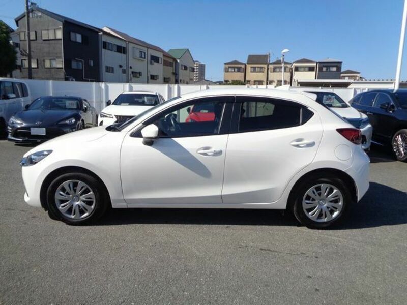 MAZDA2