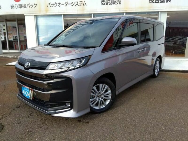 TOYOTA NOAH