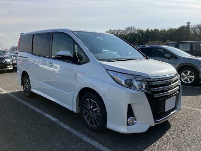 TOYOTA NOAH