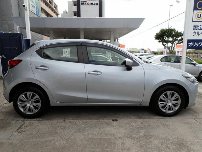 MAZDA2