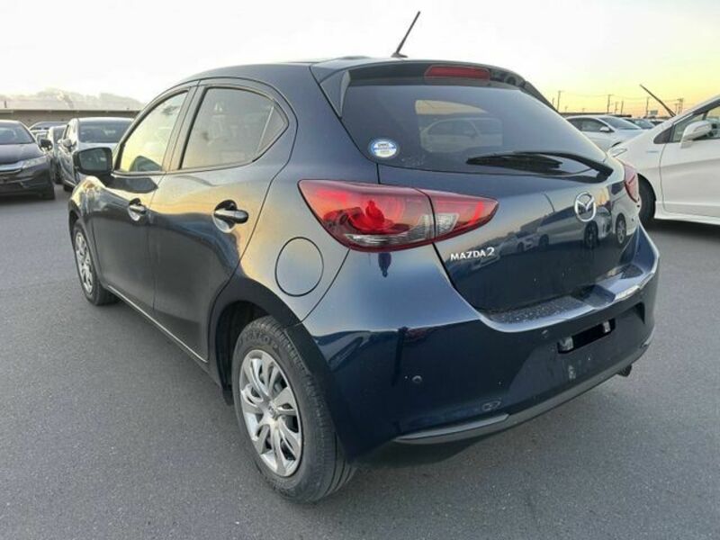 MAZDA2