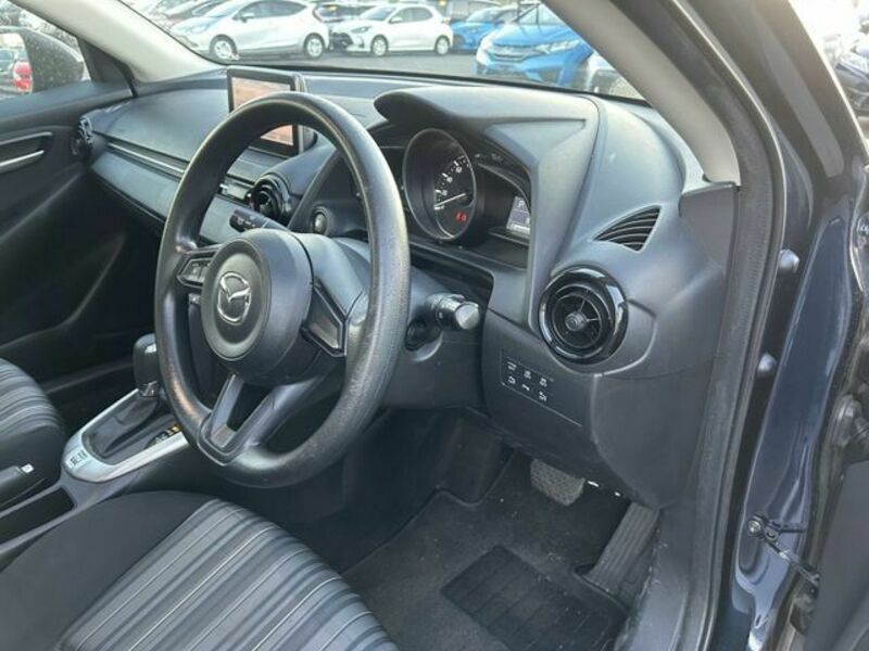 MAZDA2