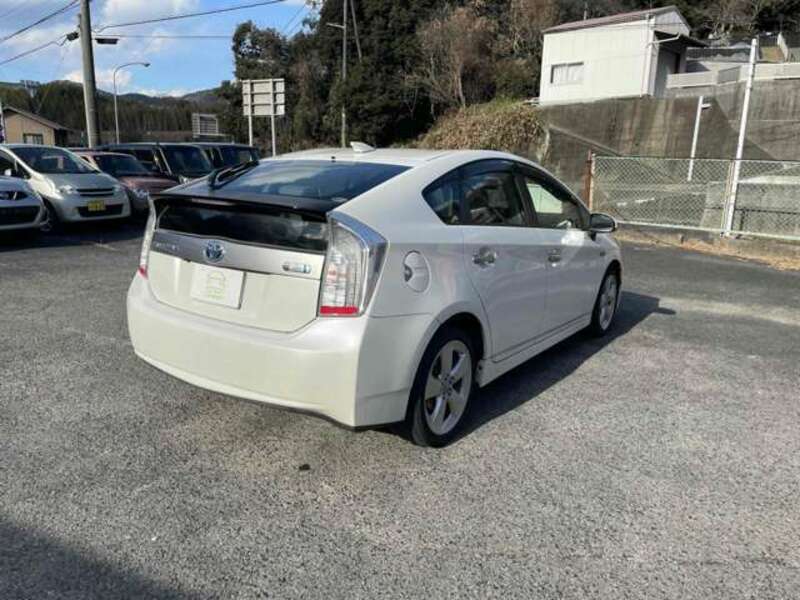 PRIUS PHV