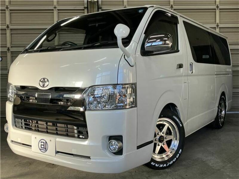 TOYOTA HIACE