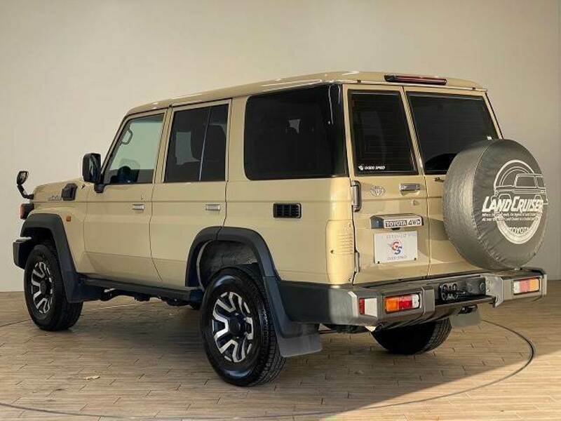 LAND CRUISER