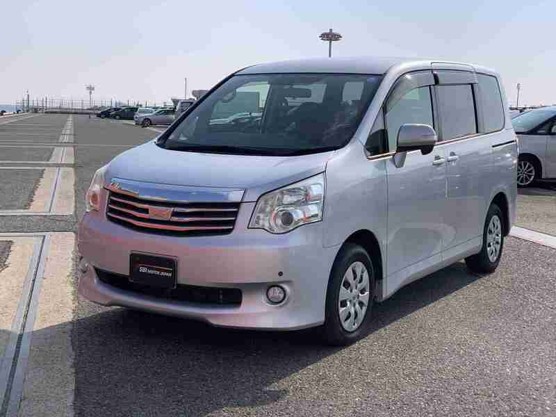 TOYOTA NOAH