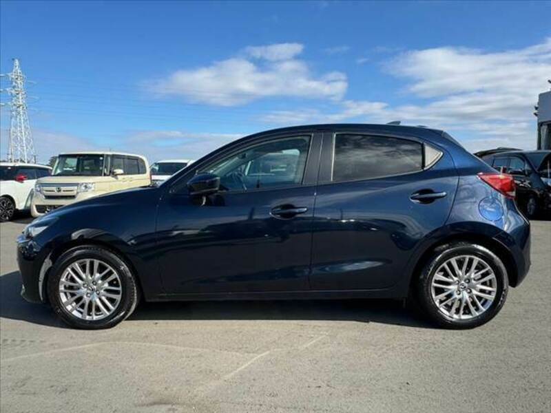 MAZDA2