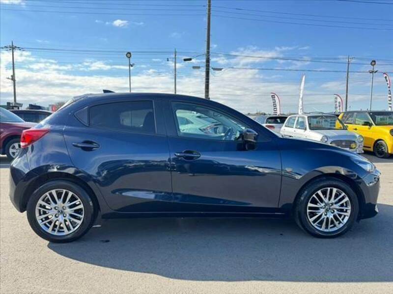 MAZDA2