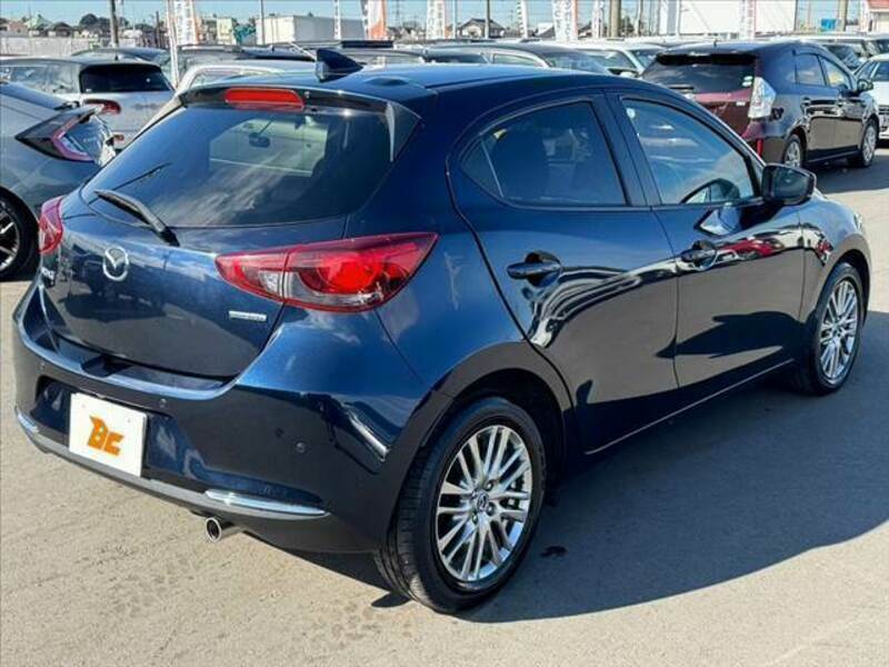 MAZDA2