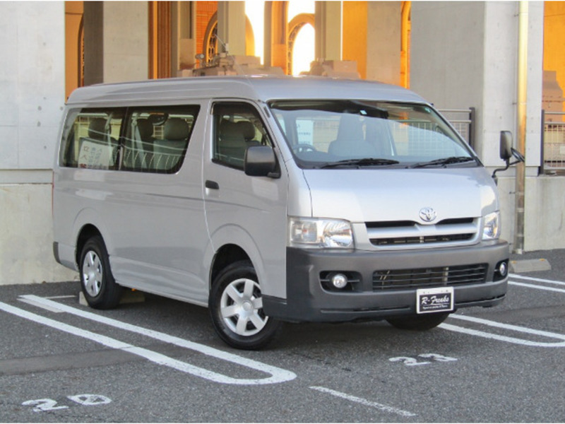 TOYOTA HIACE