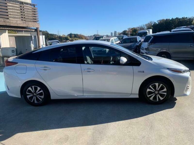 PRIUS PHV