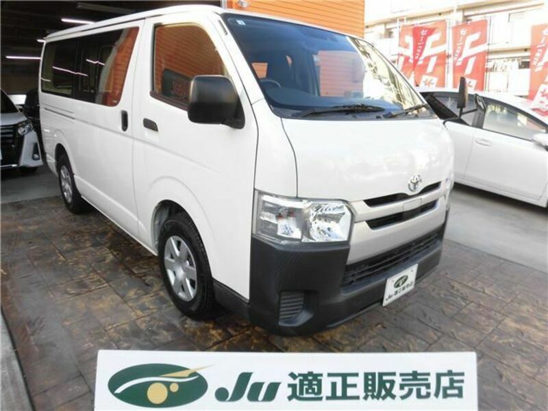 TOYOTA HIACE VAN