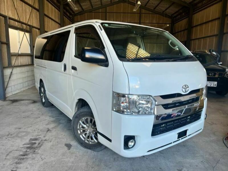 TOYOTA HIACE