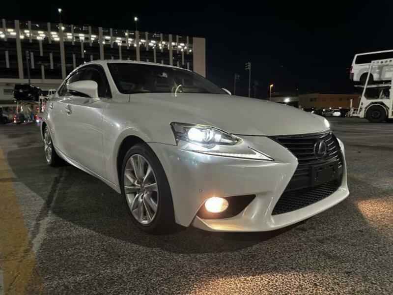 LEXUS IS