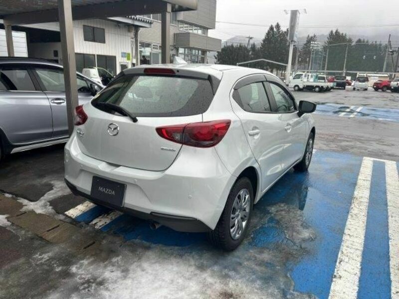 MAZDA2