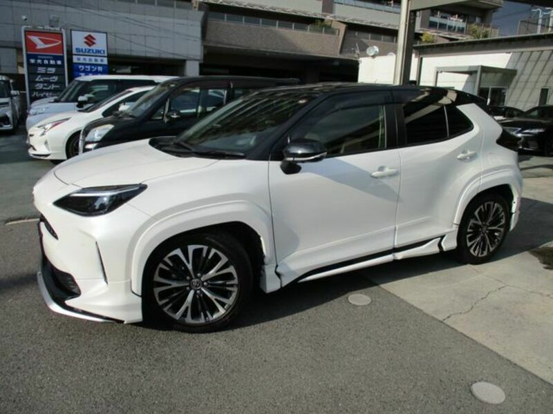 YARIS CROSS