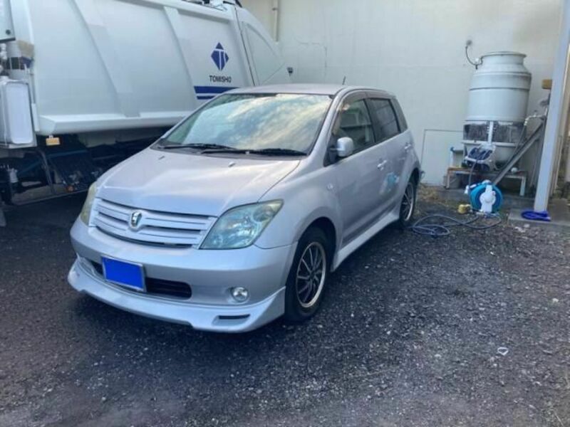 TOYOTA IST