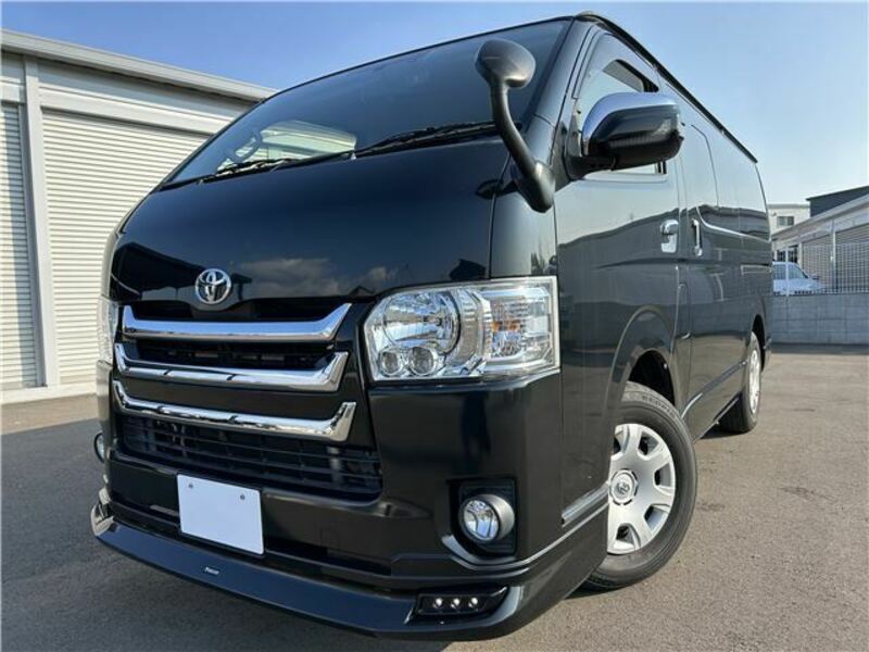 TOYOTA HIACE VAN