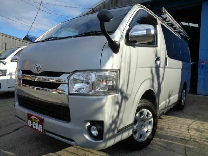 TOYOTA HIACE VAN