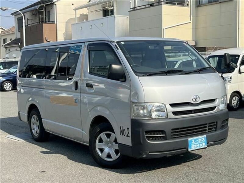 TOYOTA HIACE VAN