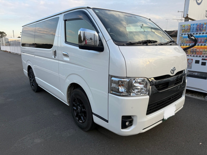 TOYOTA HIACE VAN