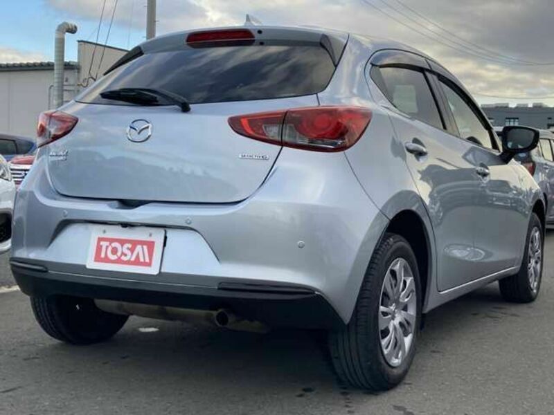 MAZDA2