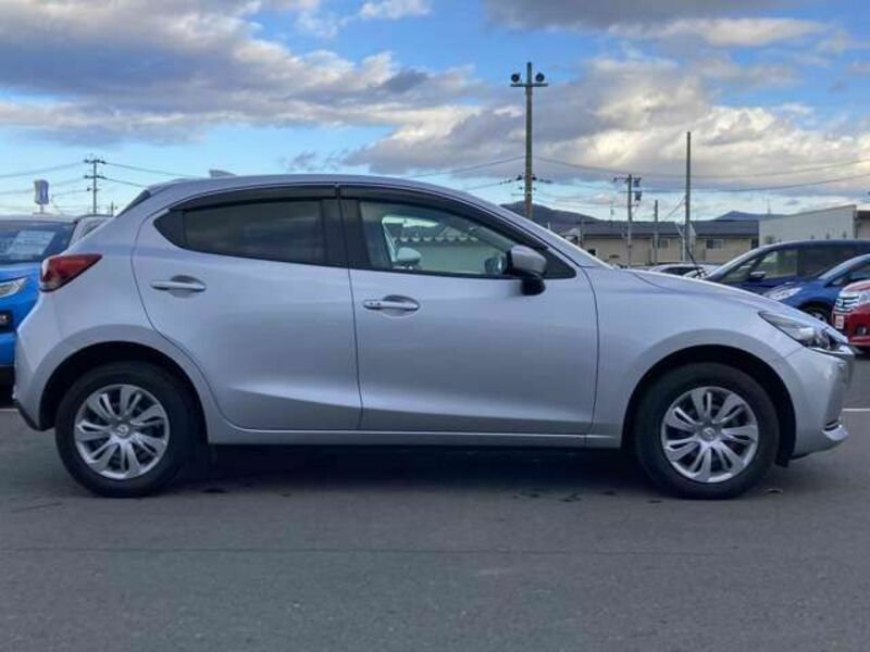 MAZDA2