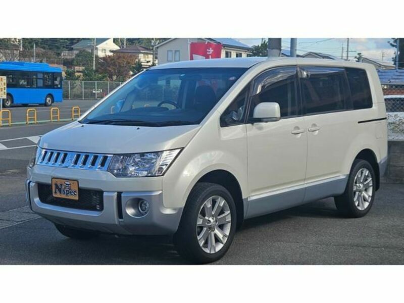 MITSUBISHI DELICA D5