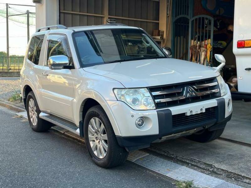 MITSUBISHI PAJERO