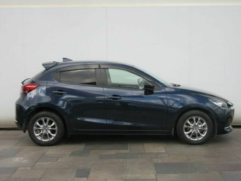 MAZDA2