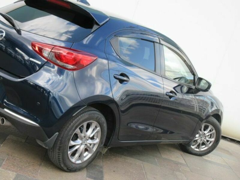 MAZDA2