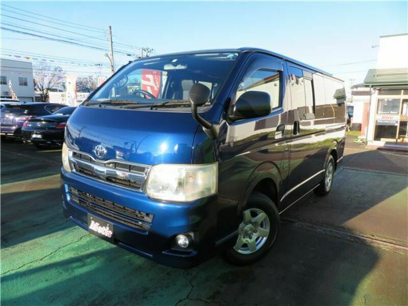 TOYOTA HIACE VAN