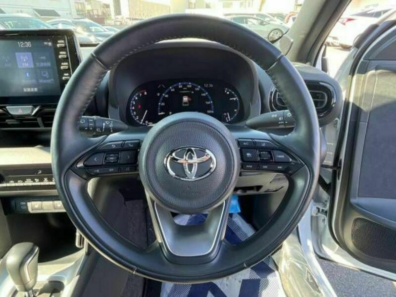 YARIS CROSS