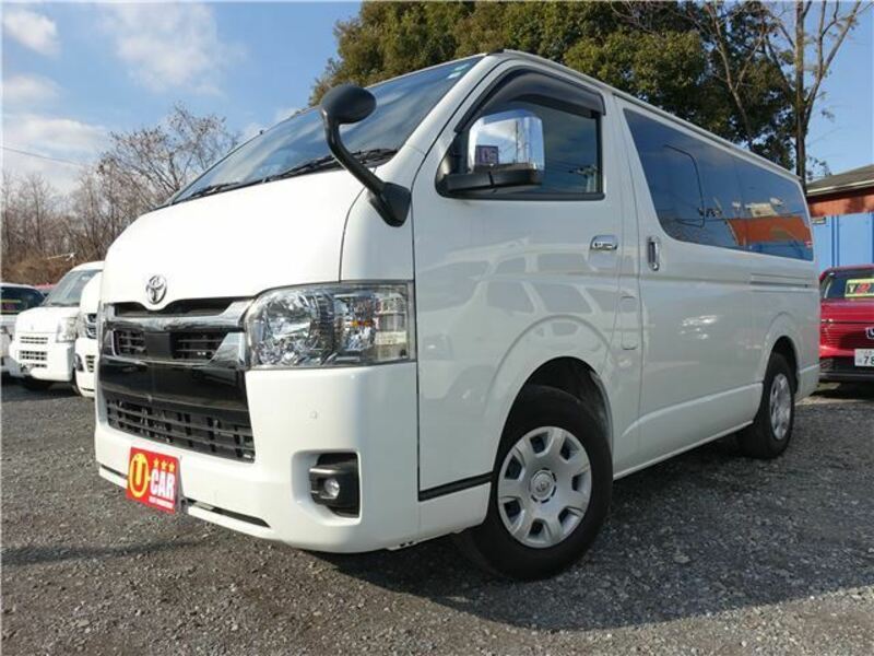 TOYOTA HIACE VAN