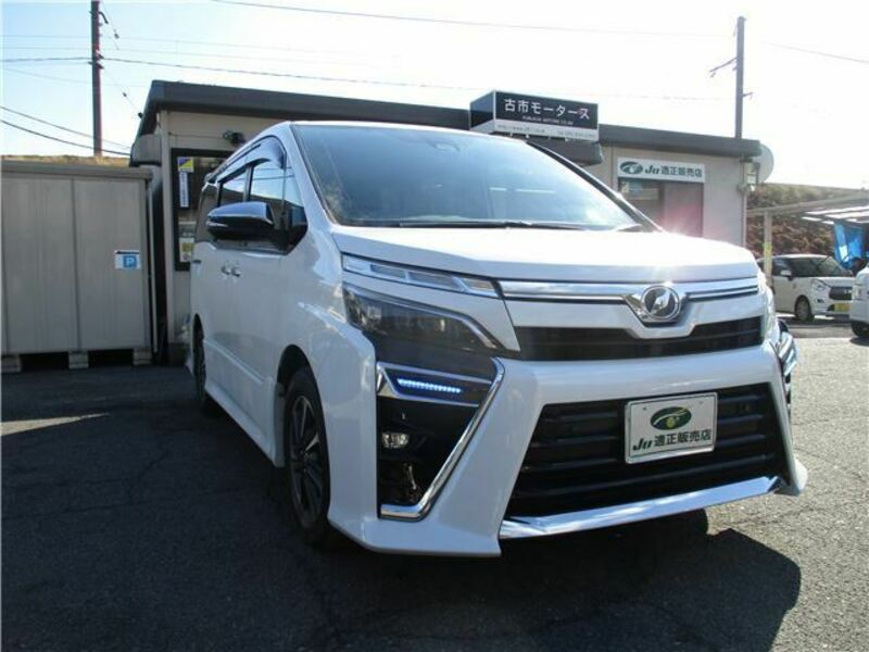 TOYOTA VOXY