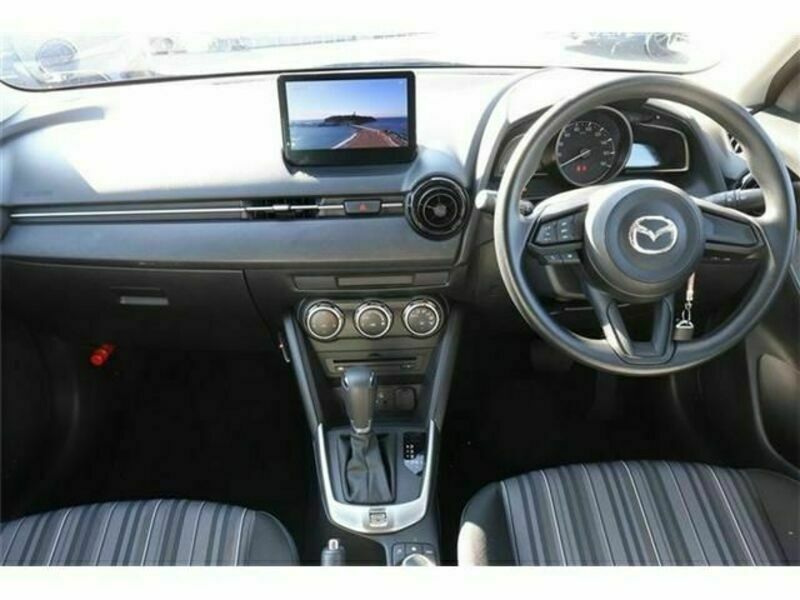 MAZDA2