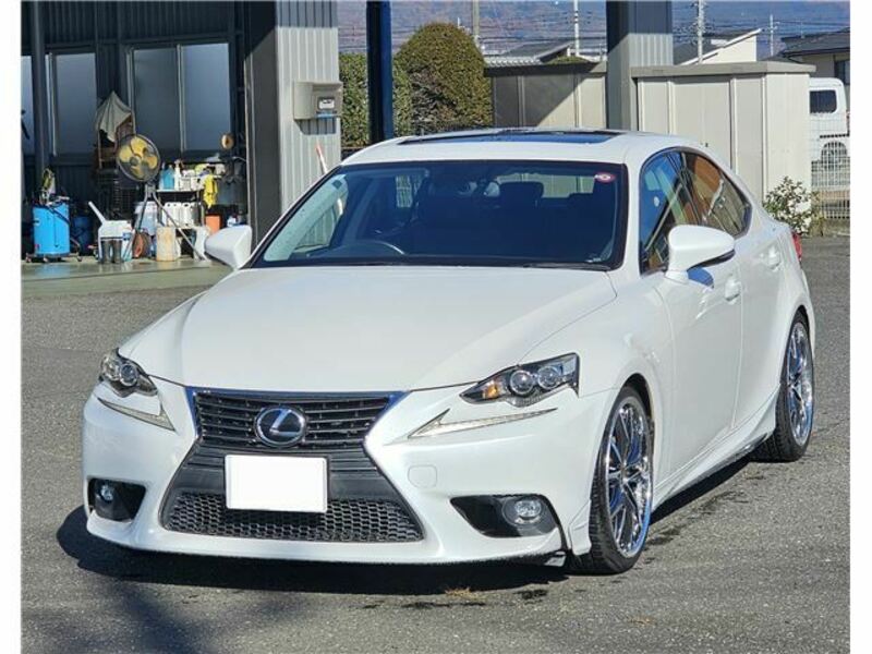 LEXUS IS