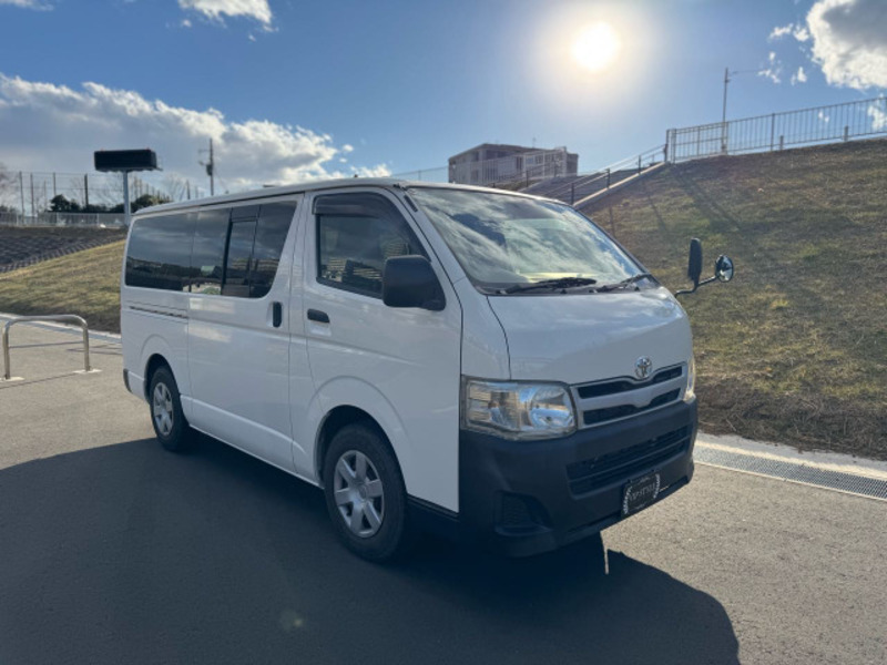 TOYOTA HIACE VAN