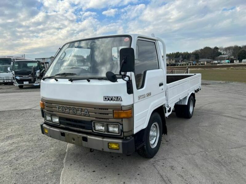 TOYOTA DYNA