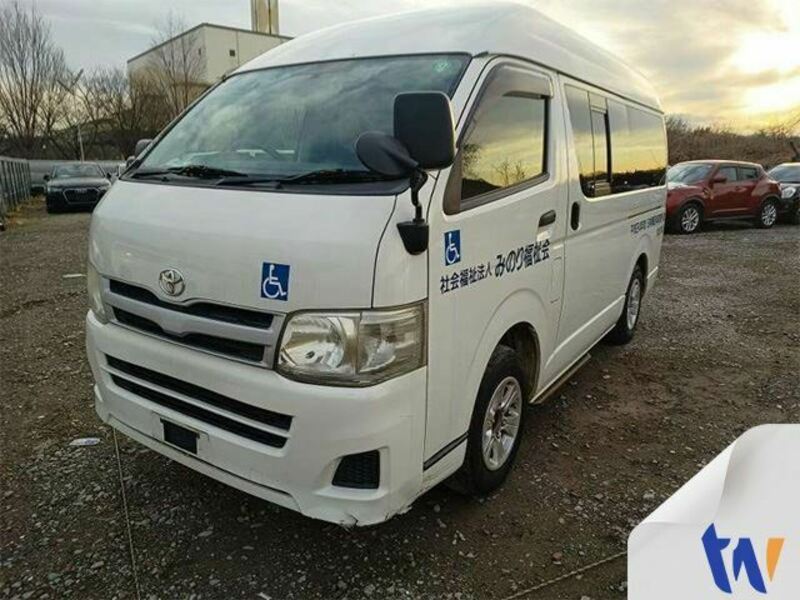 TOYOTA HIACE VAN