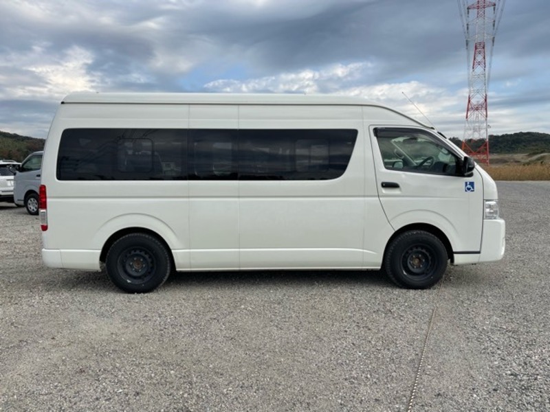 Hiace Commuter-8