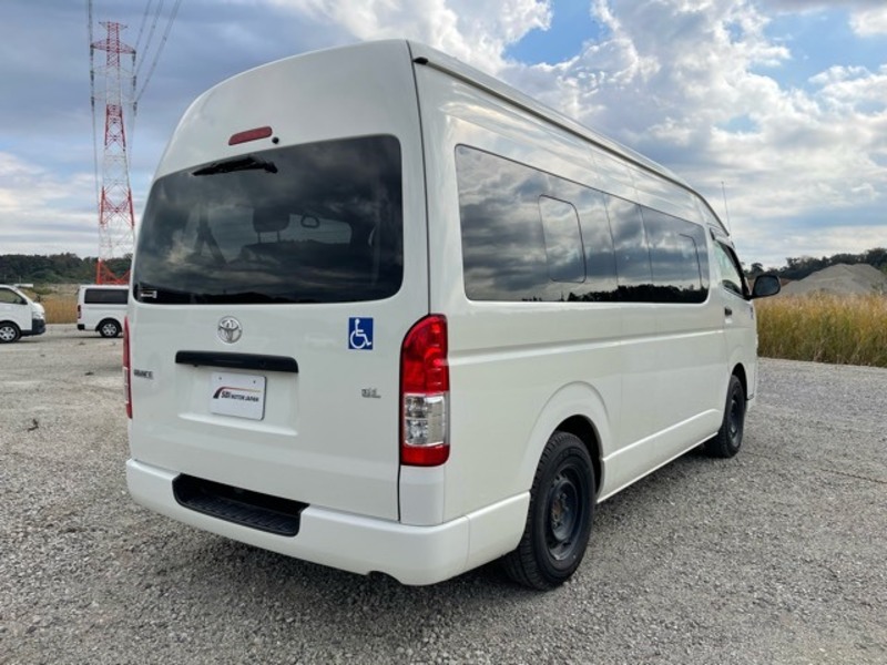 Hiace Commuter-7